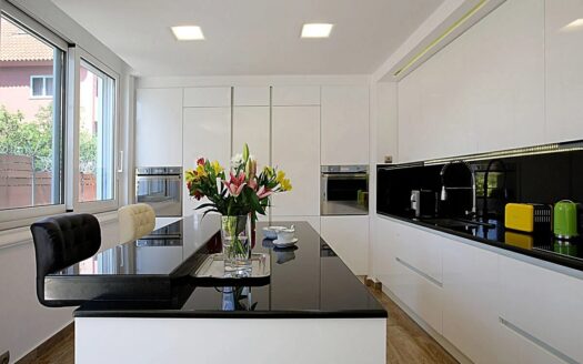 VOULA-CENTER 2 LEVEL MAISONETTE