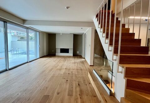 GLYFADA -2 LEVEL MAISONETTE