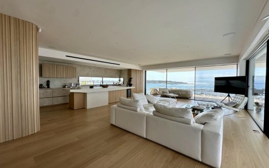 SINGLE LEVEL RESIDENCE  WITH 360° SEA VIEW