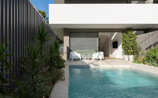 VOULA 3-LEVEL RESIDENCE WITH PRIVATE GARDEN &POOL