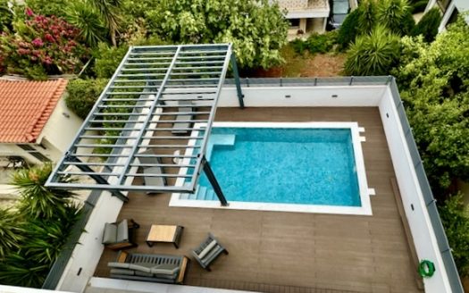 SINGLE LEVEL RESIDENCE-GOLF