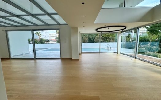 VOULA 3-LEVEL  GROUND FLOOR RESIDENCE