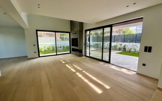 GLYFADA  CENTER 2 LEVEL LUXURY MAISONETTE