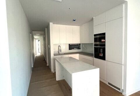 GLYFADA GOLF- SINGLE LEVEL RESIDENCE