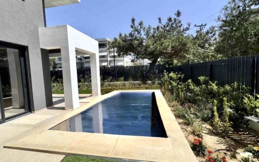 GLYFADA -2 LEVEL RESIDENCE WITH PRIVATE GARDEN &POOL