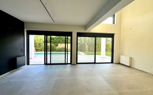 GLYFADA AIXONI-LUXURY MAISONETTE  WITH PRIVATE GARDEN &POOL