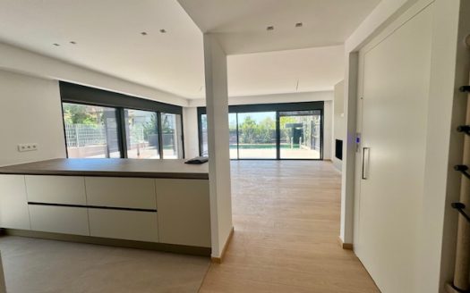 VOULA – 2 LEVEL LUXURY MAISONETTE A+