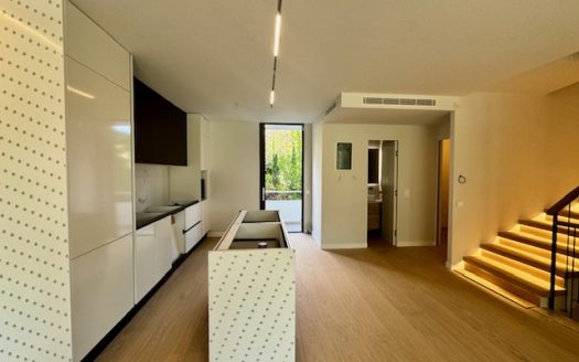 VOULA DIKIGORIKA -2 LEVEL MAISONETTE