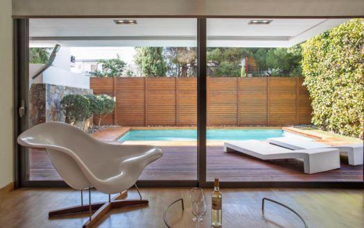 VOULA -2 LEVEL FURNISHED MAISONETTE
