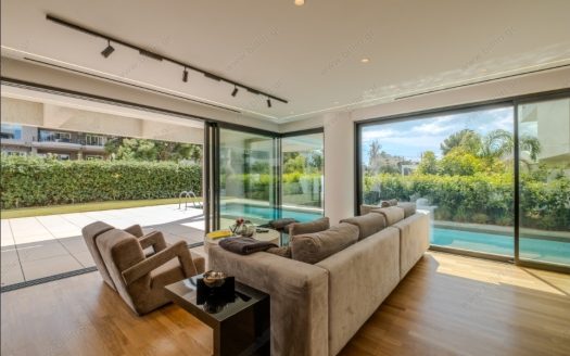 GLYFADA GOLF-2 LEVEL MAISONETTE
