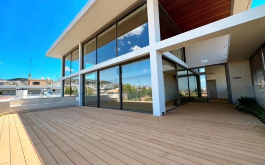 2 LEVEL PENTHOUSE  A+ WITH SEA VIEW